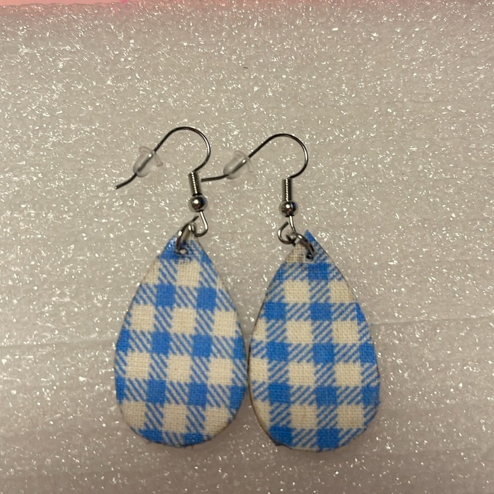 Earings - Picture 4 of 4
